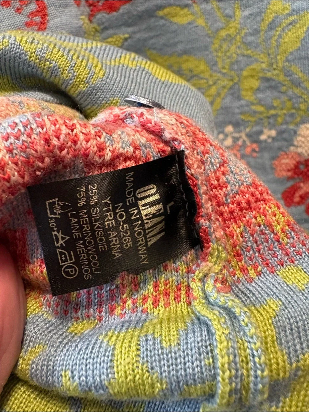 Oleana Silk Wool Sweater Beautiful Like New - Picture 7 of 8